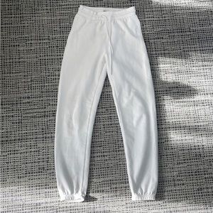 Aritzia White Sunday Best Joggers size Xs